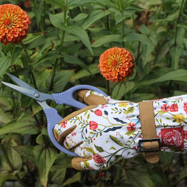 Arm-Protecting Garden Gloves