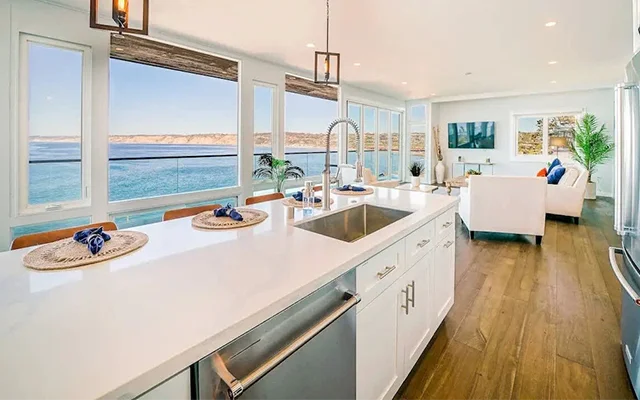Find a private home rental with breathtaking vistas in San Diego, California.