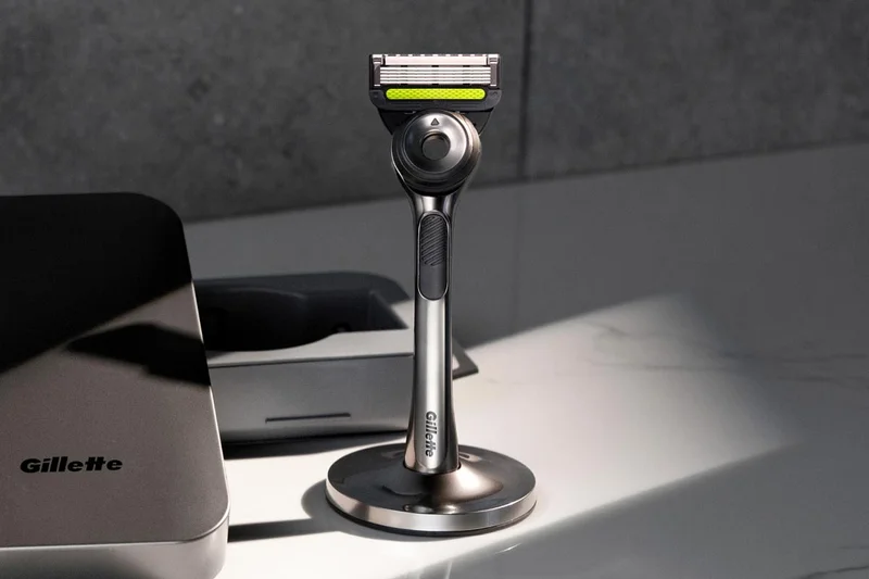GilletteLabs with Exfoliating Bar Razor