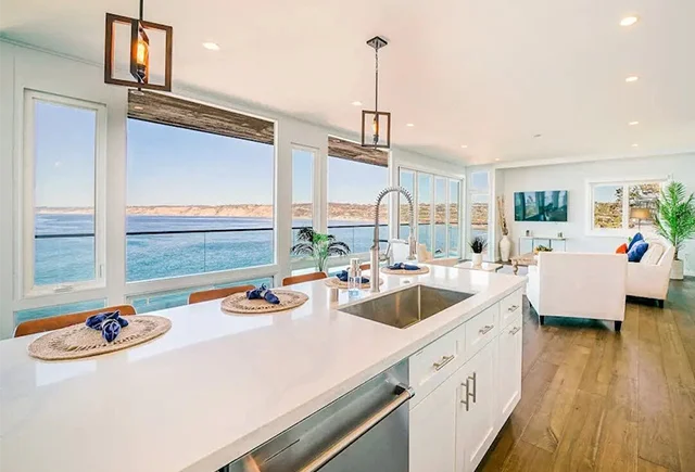 Find a breezy private home rental with panoramic ocean views in San Diego, California.