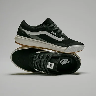 Black UltraRange 2.0 Shoe