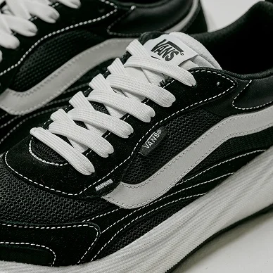 Black and White UltraRange Neo 2.0 Shoe