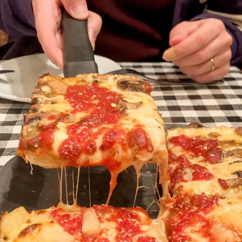 Chicago-style pizza