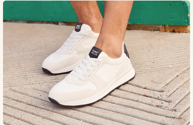 mens-trvl-lite-retro-runner-white-suede-water-repellent-sneaker
