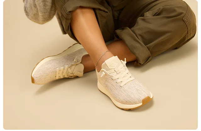 womens-trvl-lite-cabrillo-water-repellent-fog-textured-melange-and-suede-sneaker