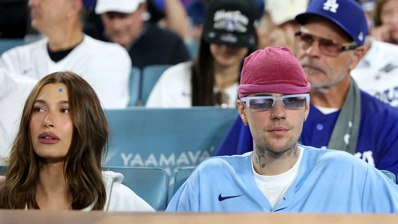 LOS ANGELES, CALIFORNIA - OCTOBER 27: Justin Bieber and Hailey Bieber watch game three of the 2025 World Series between the Toronto Blue Jays and the Los Angeles Dodgers at Dodger Stadium on October 27, 2025 in Los Angeles, California. (Photo by Patrick Smith/Getty Images)