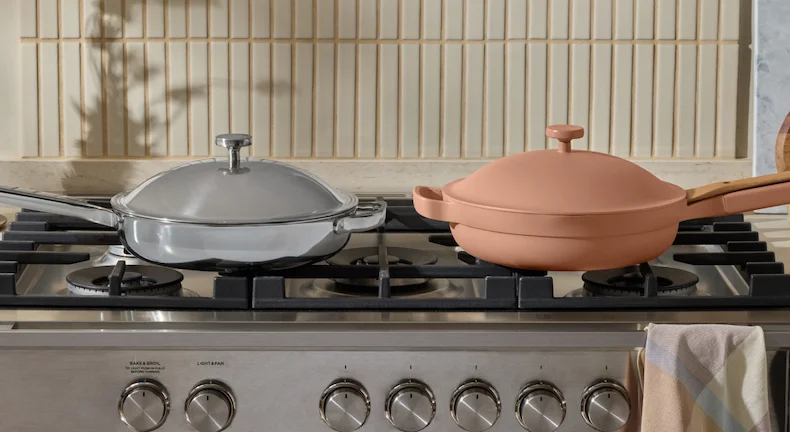 Flowers, chocolates, a reservation... We love these gestures. But if you're looking to make a real impression, give non-toxic cookware that will lead to many shared moments at the table.