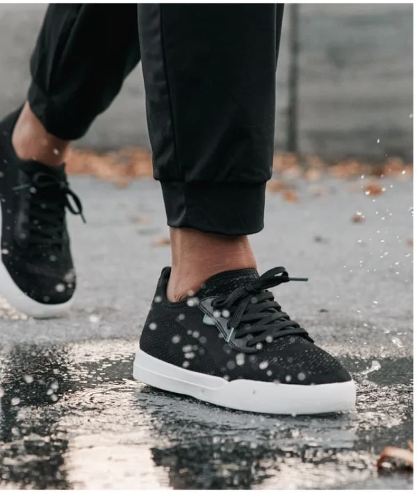 Graphic of the Weekends in Asphalt Black.