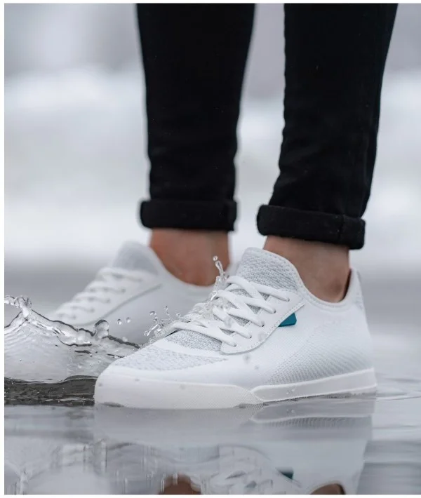 Graphic of the Weekends in Marble White.