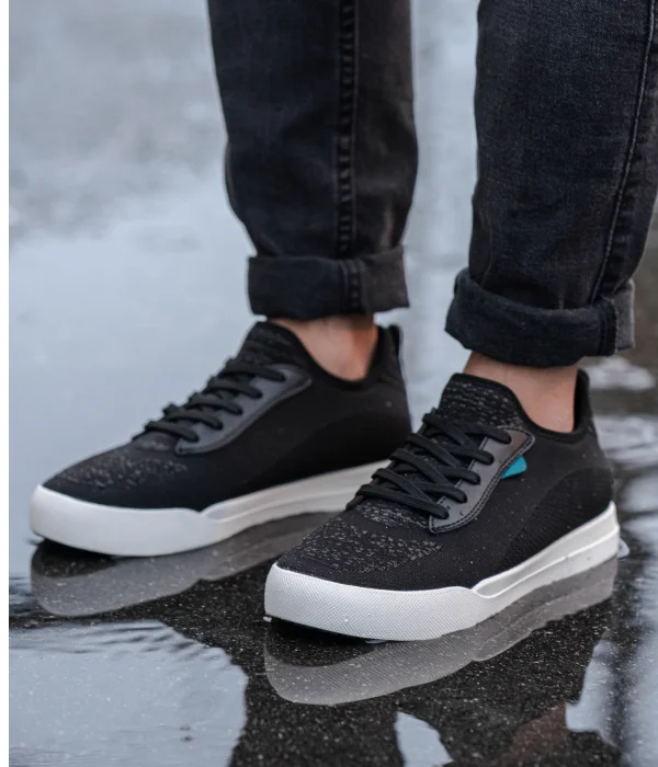 Graphic of the Weekends in Asphalt Black.