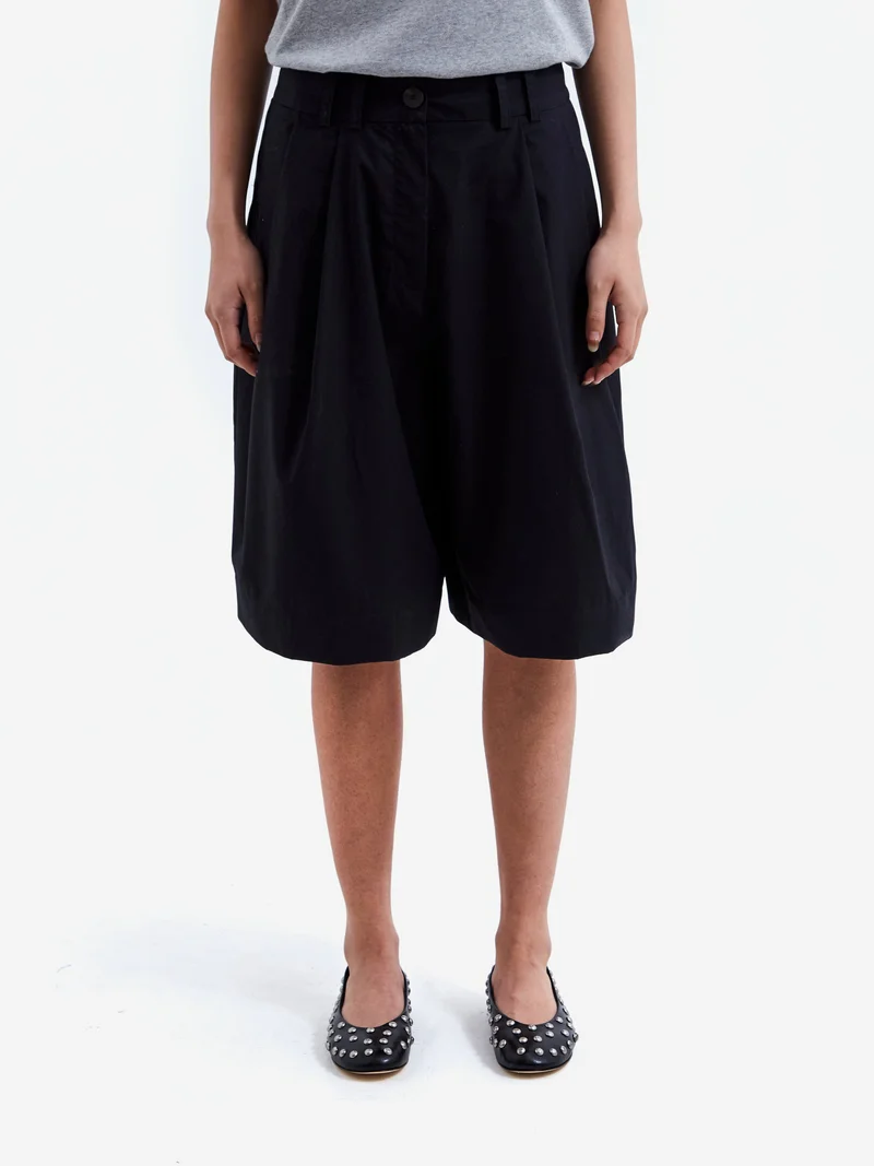 Image of Studio Nicholson Double Pleat Easy Short - Darkest Navy