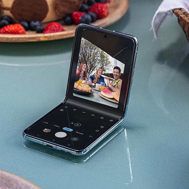 motorola razr+ tripod effect