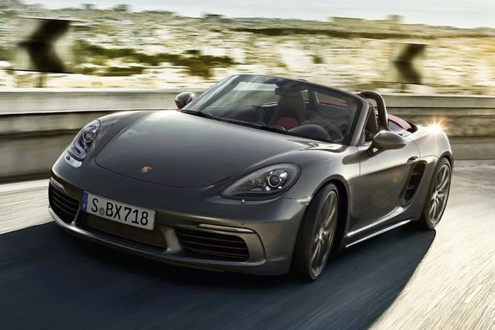 🔋 Porsche To Phase Out Gas-Powered Boxsters and Caymans by End of the Year