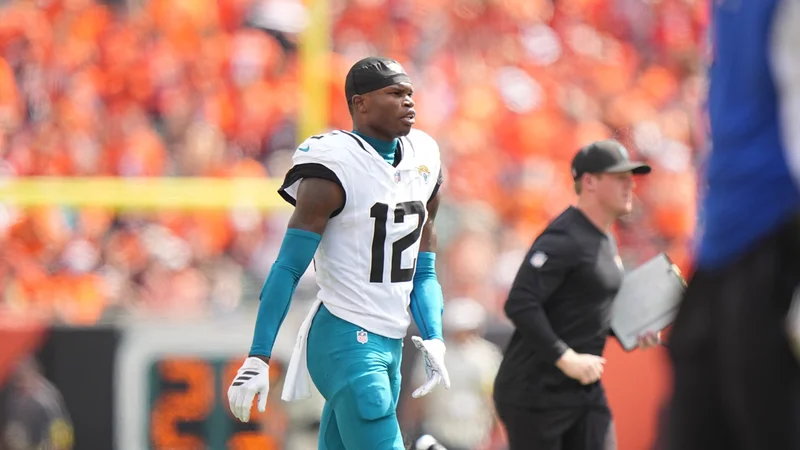 Travis Hunter has played 61% of the Jaguars' offensive snaps, and 37% on defense