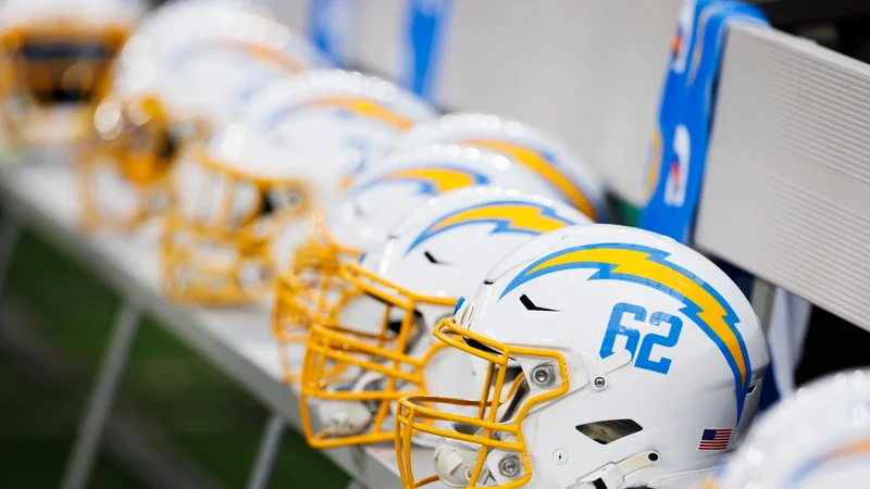 Chargers to hire Adam Fuller as safeties coach