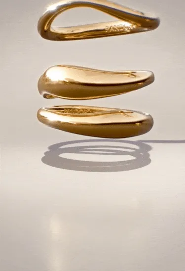 Organically shaped PANDORA ESSENCE rings