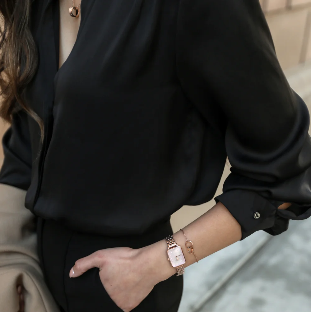 Looks for her