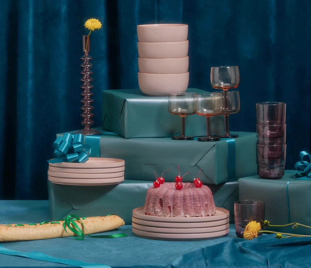 Get a mystery gift when your spend #365+!*