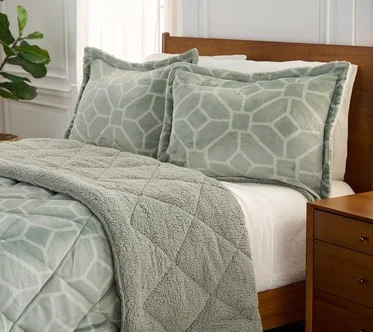 Berkshire Printed Velvetsoft Reverse Sherpa Comforter-Queen