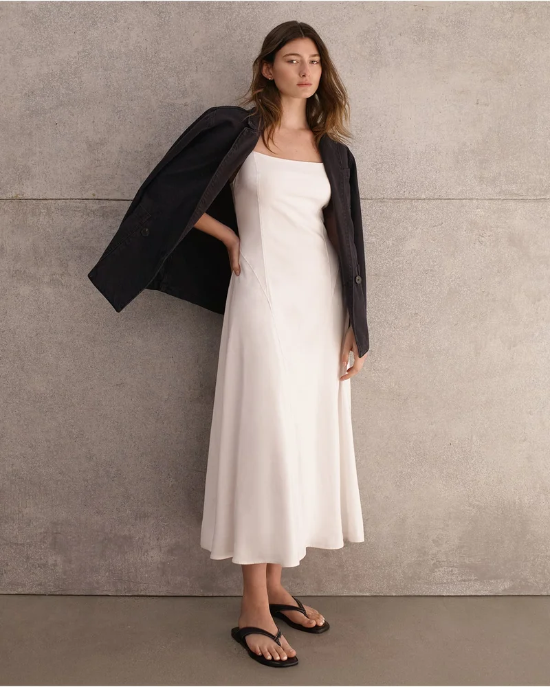 [Editorial Image]The Seamed Dress in Stretch Linen
