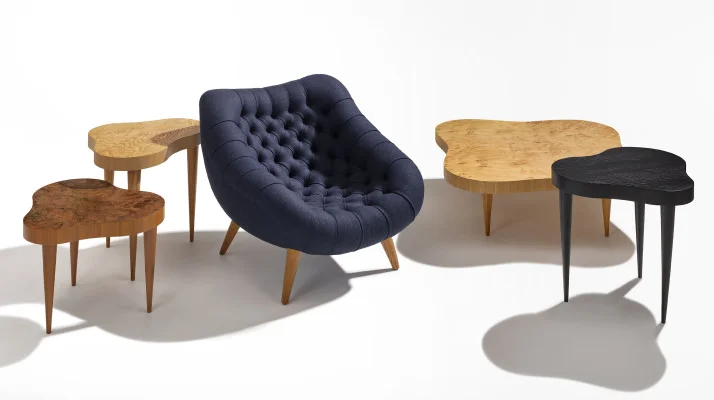 Rohde Easy Chair in blue with Rohde Paldao coffee and side tables in walnut burl, oak burl and ebony in front view.