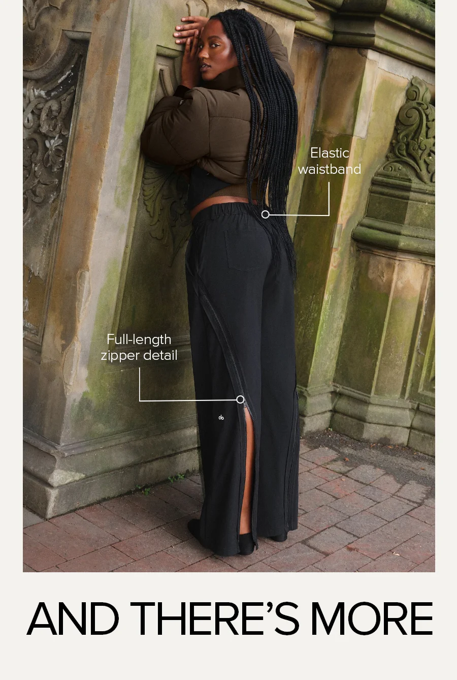 Elastic waistband. Full-length zipper detail