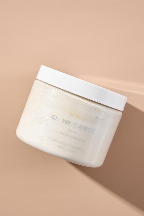Nostalgia Illuminating Body Cream