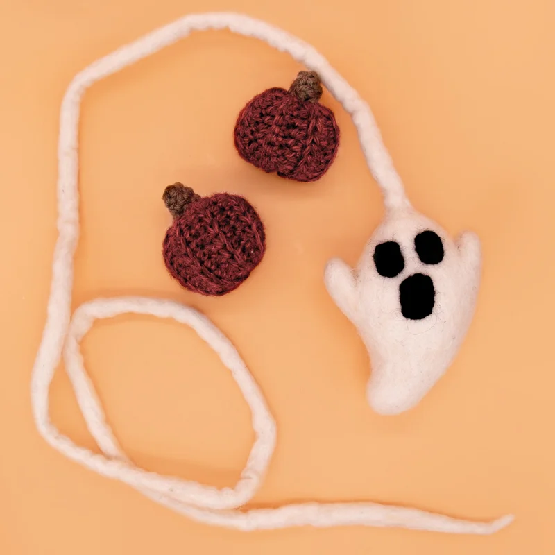 Image of Organic Wool Ghostly Halloween Cat Toy