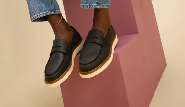 mens-navi-trvl-lite-havana-loafer-black-leather