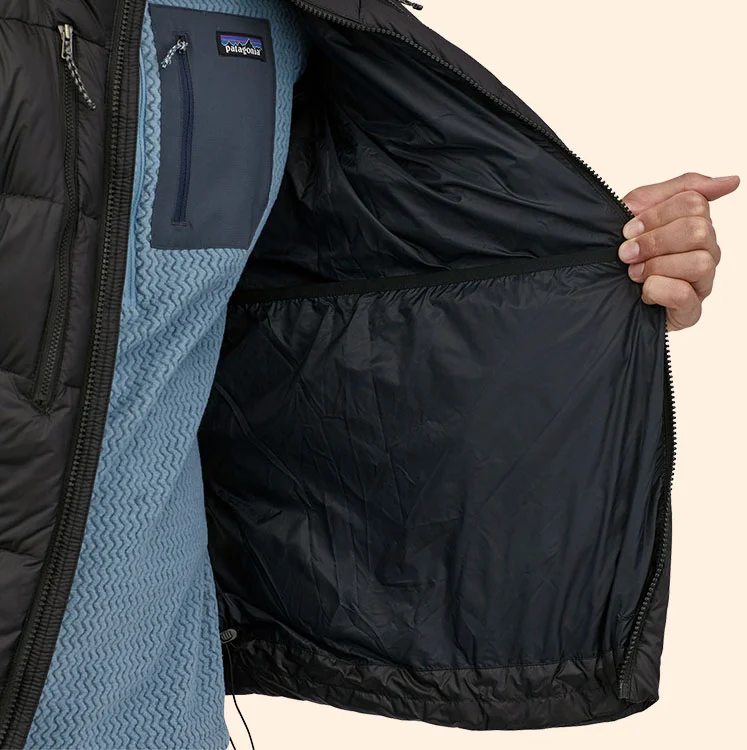 Large internal catch-all pocket with elasticized opening