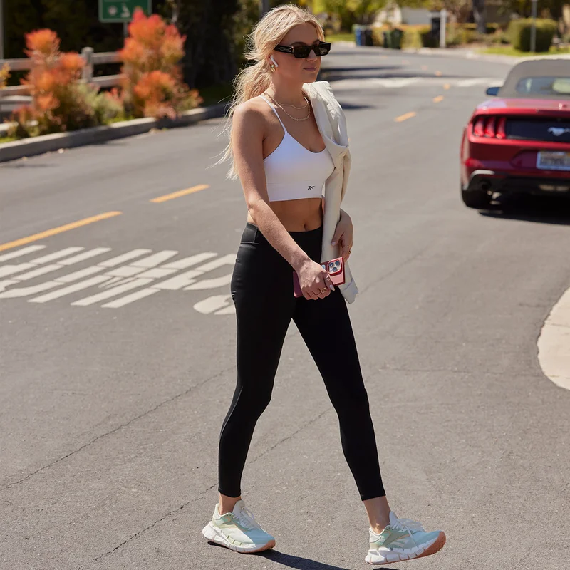 Kelsea Ballerini FloatZig 1