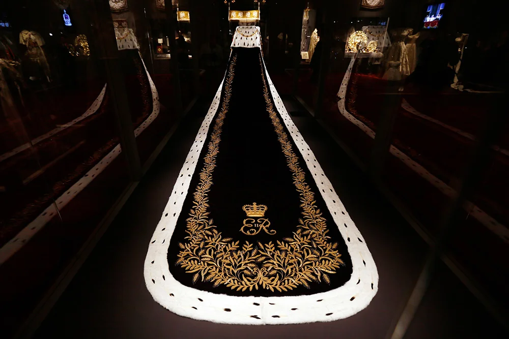 A coronation robe is spawned out, seeing the full length