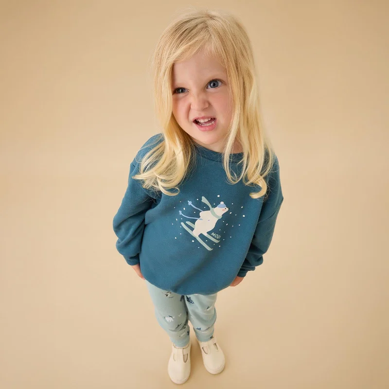 Image of Ski Oversized Sweater & Ribbed Leggings Outfit