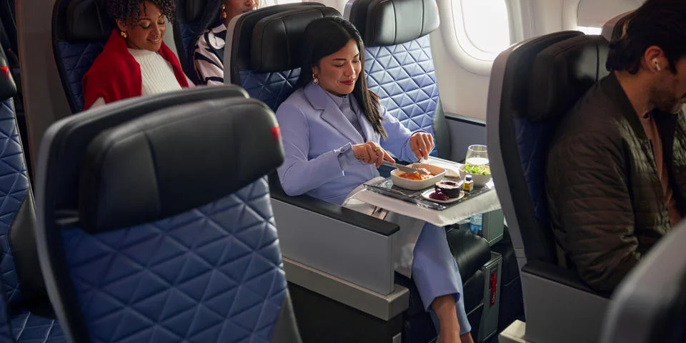 Delta customer eats while flying