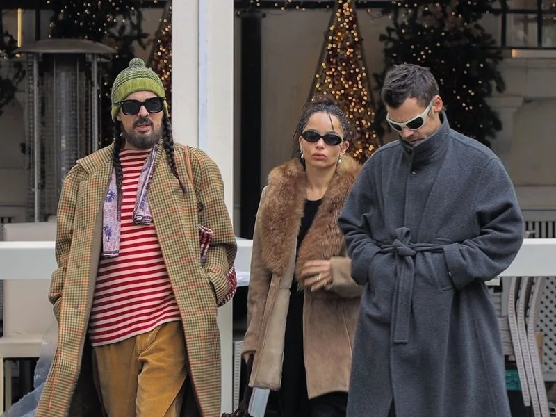 PREMIUM-EXCLUSIVE Rome, ITALY WEB EMBARGO UNTIL December 21, 2025 UNTIL 2:32 PM ET Harry Styles and girlfriend Zoë Kravitz continue their Italian getaway with a stylish stroll through the Eternal City of Rome. The couple were joined by Harry’s close friend, Valentino's creative director Alessandro Michele, as they explored the historic streets.Harry and Alessandro share a long-standing professional relationship often dubbed a “fashion bromance”, and the designer appeared to take the lead as he introduced Zoë to the world of Valentino, inviting the couple to visit the iconic fashion house’s atelier in Piazza Mignanelli before heading off for lunch.Harry wrapped up in a LEMAIRE belted wool and cashmere-blend coat, paired with scruffy Vans trainers and ’90s-style wraparound sunglasses, while Zoë kept things chic in a fur-trimmed jacket, all-black ensemble, and oversized shades.Pictured: Harry Styles, Zoe Kravitz, Alessandro Michele