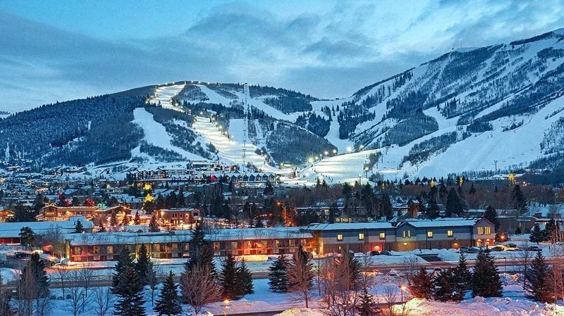 Image description: Town view in Park City at dusk in the winter