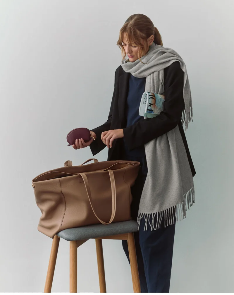Cuyana Easy Travel Tote Cappuccino