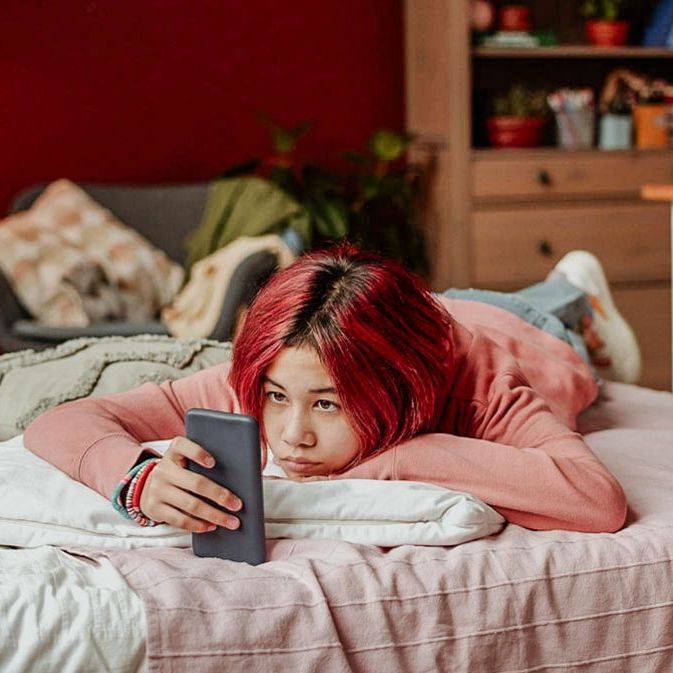 Therapist Shares Her Most Important Tech Rule for Teens