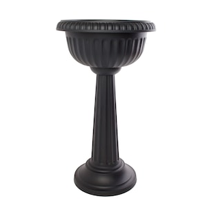 Up to 40% Off Select Bloem Planters & Accessories