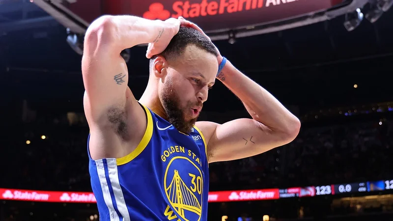 Watch Stephen Curry celebrate return with ridiculous length-of-court tunnel shot Watch Stephen Curry celebrate return with ridiculous length-of-court tunnel shot