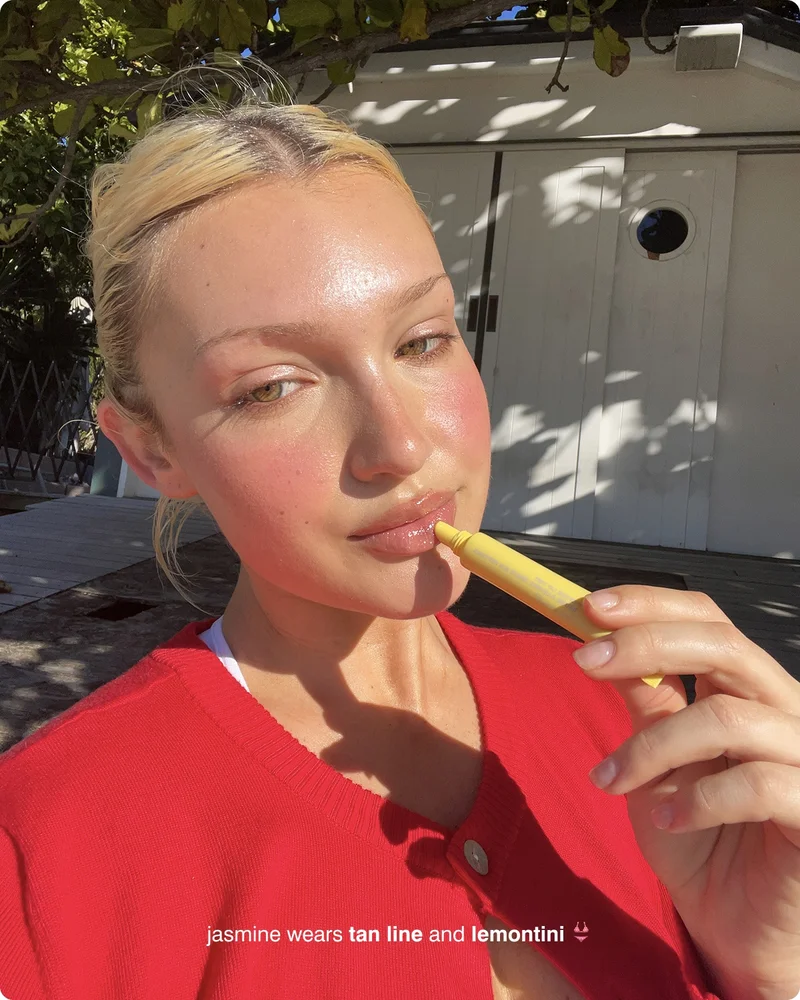 jasmine wears tan line and lemontini 👙