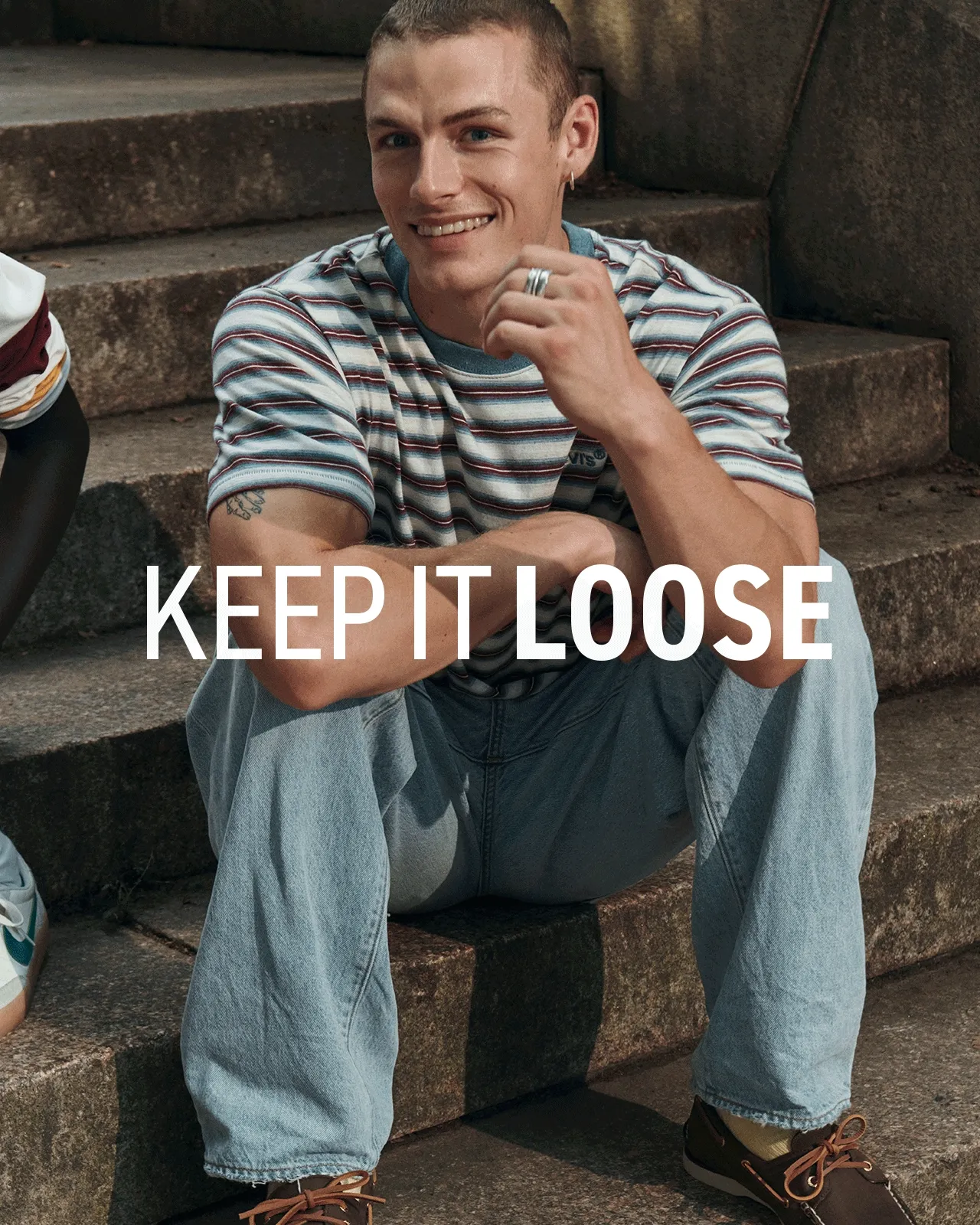 LOOSE LOOKS