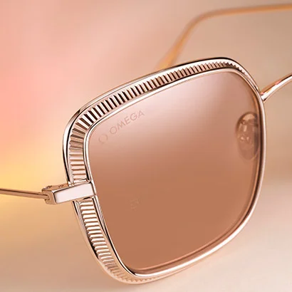 Woman sunglasses Square metal style in Shiny Yellow Gold