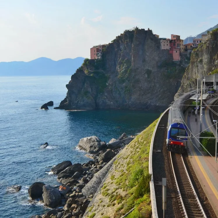 Image of a train route along the coast in Italy