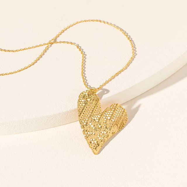 Precious Dipped Lace Heart Necklace