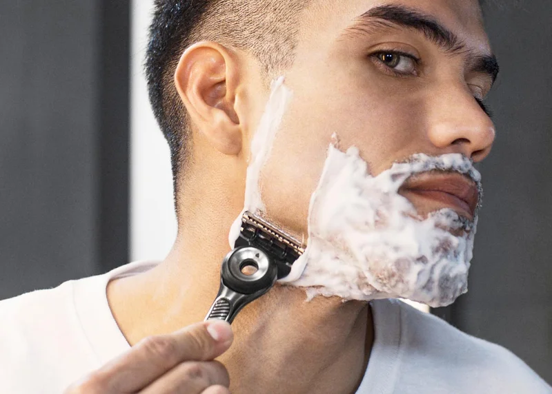 Man shaving with GilletteLabs with Exfoliating Bar Razor