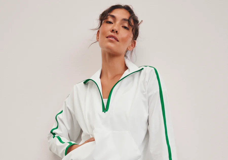 Stretch Woven Course Contrast Half Zip Pullover in True White/Home Court Green