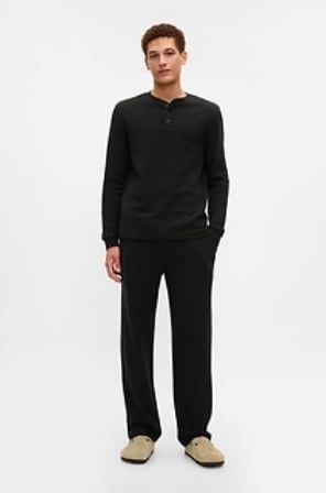 Display images to show real-time content