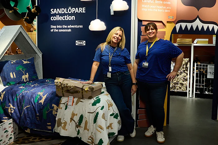 IKEA coworkers displaying SANDLÖPARE collection items