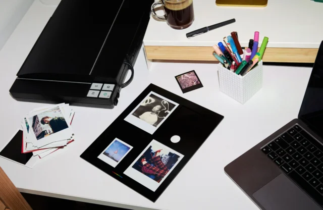 Scan your pictures without glare or distortion.